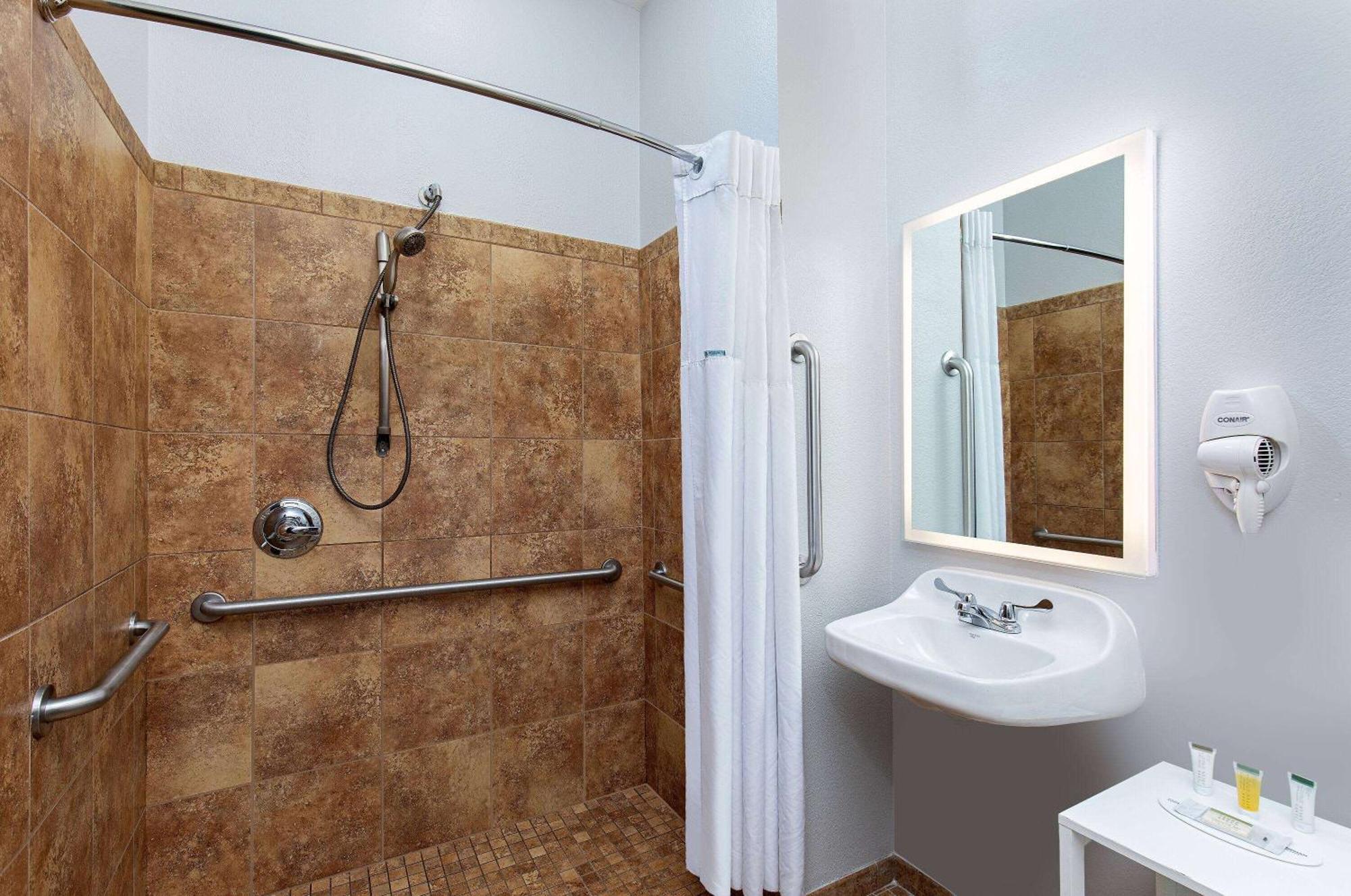 Microtel Inn And Suites By Wyndham Opelika Extérieur photo